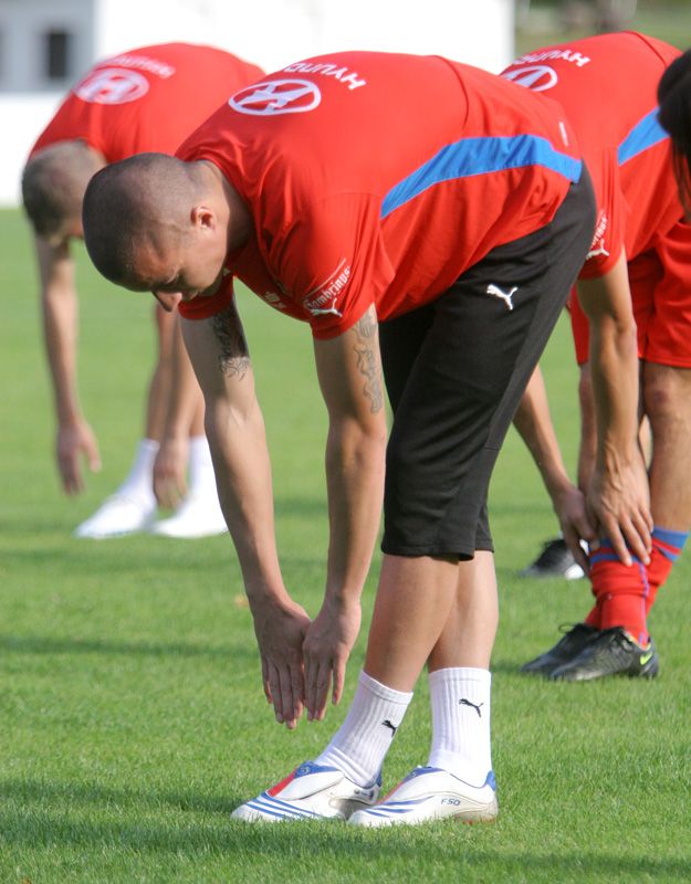 Útočník Václav Svěrkoš má šlachy zkrácené, zdá se. Zato má vskutku reprezentační kopačky. | Foto: Ondřej Besperát