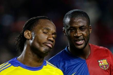 Krajané z Pobřeží slonoviny a soupeři - Didier Drogba a Yaya Toure | Foto: Sport