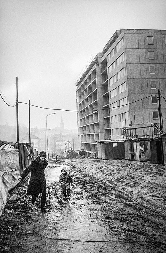 Jeho fotografie ukazují i to, jak se město v osmdesátých letech měnilo. | Foto: Karel Cudlín