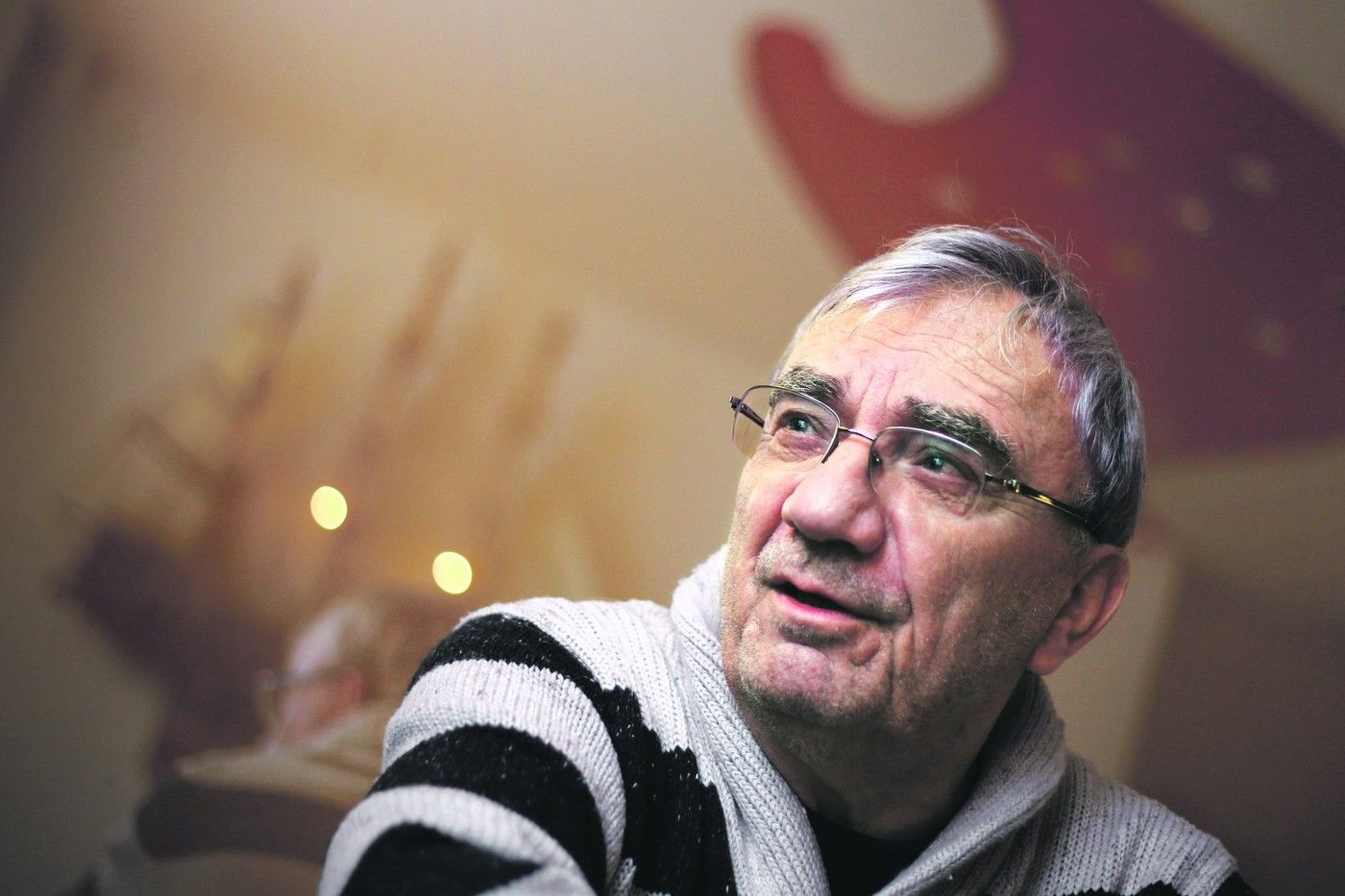 Z politických důvodů obvoďákem. Autor filmů o básnících psal z vlastní zkušenosti