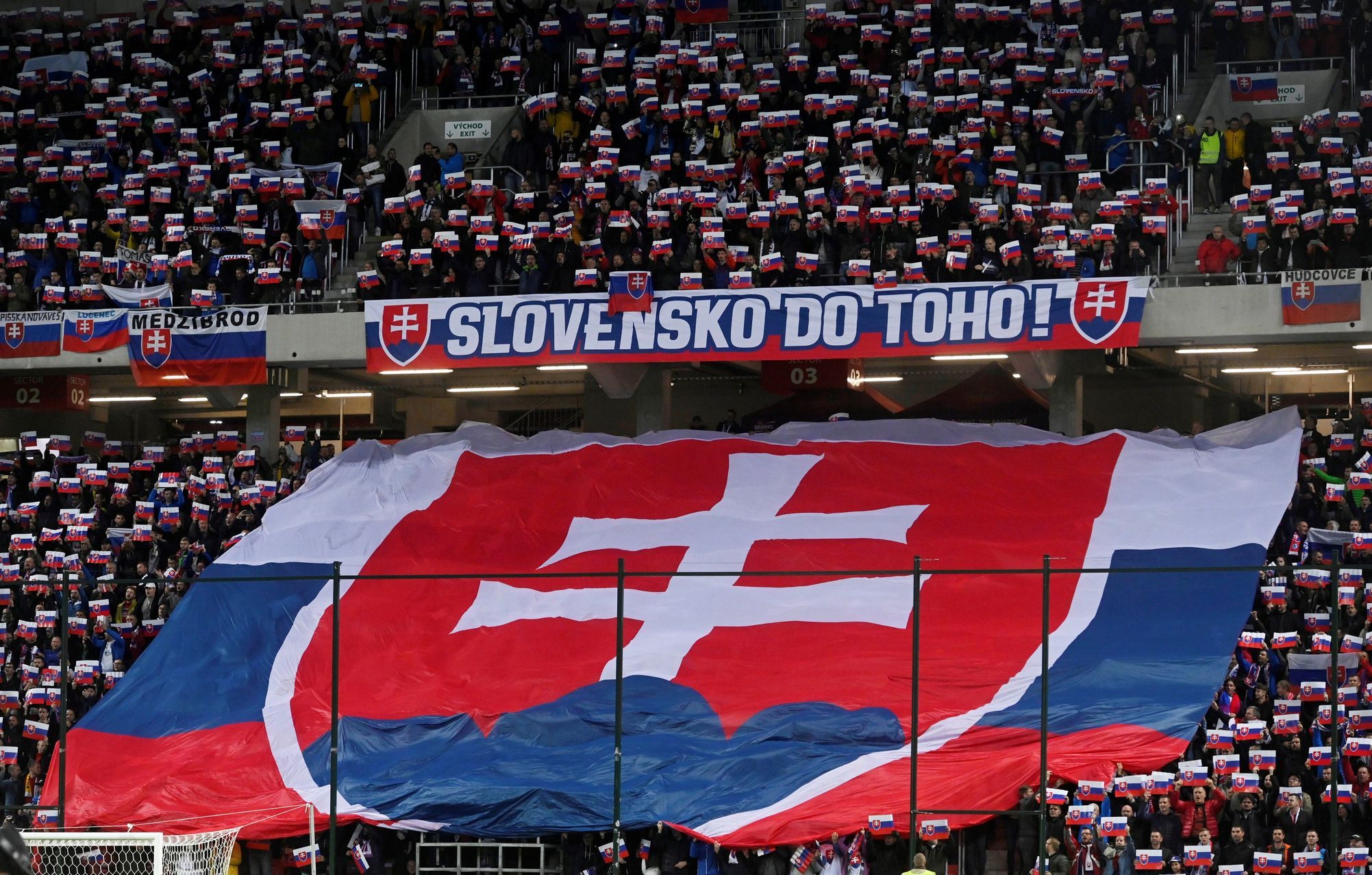 In Bratislava, they demonstrated ultras against veils.  On Sunday, they will be imitated by Czech fans