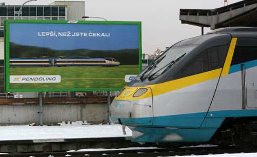 Druhý slogan, který České dráhy k prezentaci Pendolin vybraly, zní "Lepší, než jste čekali". Snímek z nádraží Praha-Holešovice. | Foto: Ondřej Besperát, Aktuálně.cz