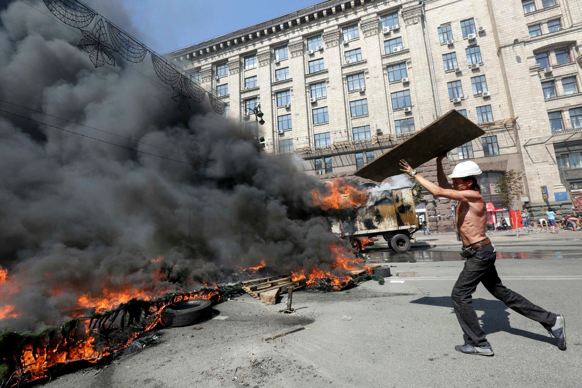 События в киеве сегодня. Киев Майдан 2014. Майдан Украина 2014 площадь. Киев площадь независимости Евромайдан баррикады.