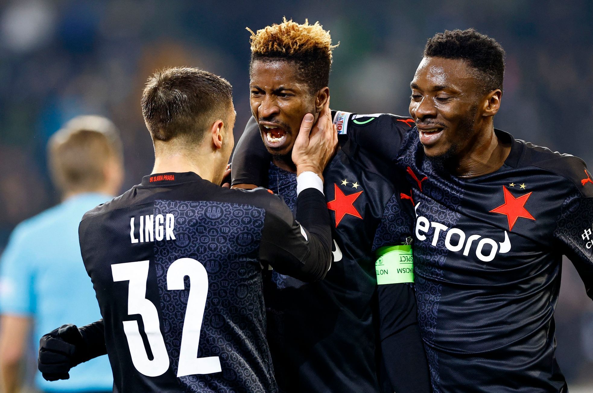 Slavia zerwała rewanż z Linzem.  Przegrała dwóch graczy i wygrała, ale nie przegapiła awansu