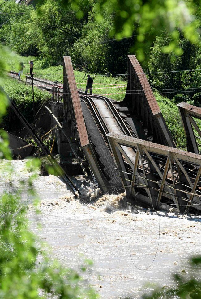 Záběr stejného místa, jen z opačné strany. | Foto: Reuters