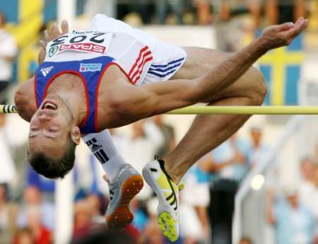 Tomáš Janků překonává lažku na atletickém ME, kde získal stříbrnou medaili. | Foto: Reuters