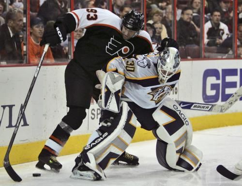 V rychlém sledu vystřídal ještě Phoenix, Philadelphii a znovu Edmonton, kde v sezoně 2006/07 odehrál své poslední utkání v zámoří. Poté se vrátil do extraligové Sparty, za niž nastupoval i během výluky v ročníku 2004/05. | Foto: Reuters