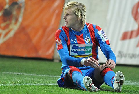 Obránci: František Rajtoral. Bek Plzně František Rajtoral se se svým týmem od kontroverzního vítězství nad Spartou trápí - Viktoriáni v lize dvakrát za sebou remizovali 1:1. Útěchou může Rajtoralovi být, že se jak proti Slovácku tak v Evropské lize proti Coimbře, gólově prosadil. | Foto: Sport