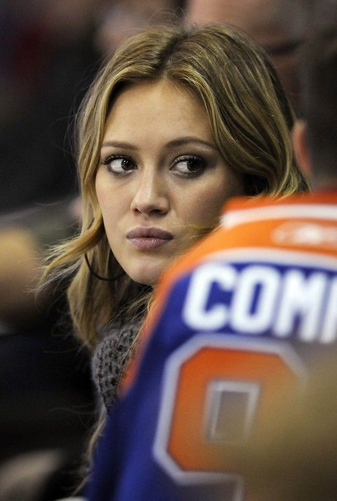 Herečka Hillary Duff fandí Edmontonu Oilers | Foto: Sport