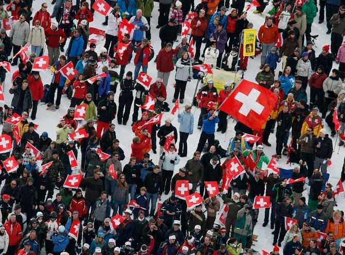 Švýcarští fanoušci ve Wengenu | Foto: Reuters