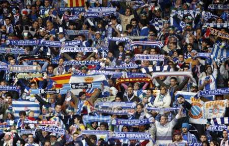 Fabnoušci Espanyolu při finále Poháru UEFE na glasgowském Hampden Park Stadium. | Foto: Reuters