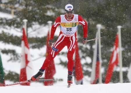 Nor Lars Berger si běží pro zlato na MS v Sapporu v závodě na 15 volnou technikou. | Foto: Reuters