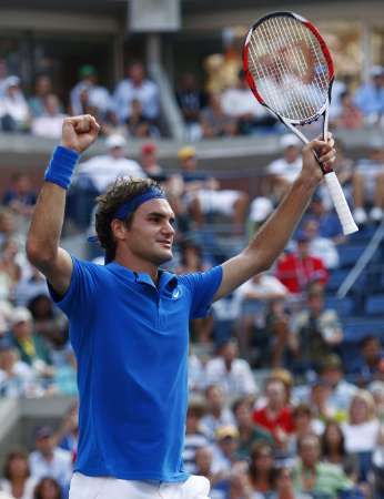 ZÁŘÍ - Americké US Open vykradl opět Roger Federer. Tentokrát mu ve finále nestačil ani Novak Djokovič, kterého Švýcar vyprovodil po setech 7:6, 7:6 a 6:4. | Foto: Reuters