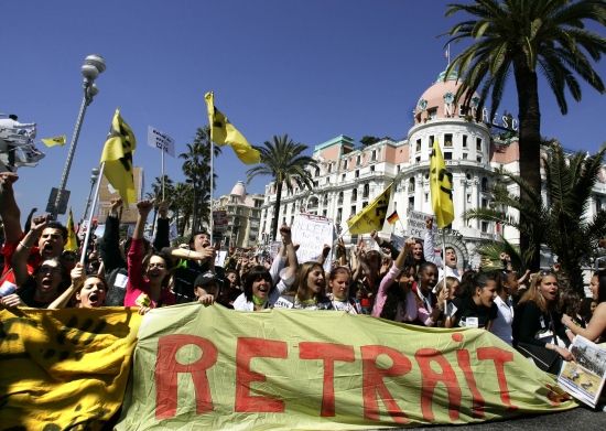 Mladí lidé protestovali i v jihofrancouzském Nice | Foto: Reuters