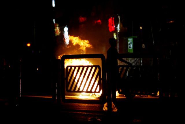 Nepokoje se neobešly nez zraněných. | Foto: Reuters