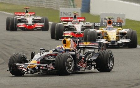 Spokojen může být se svým umístěním i Mark Webber s monopostem Red Bull. | Foto: Reuters