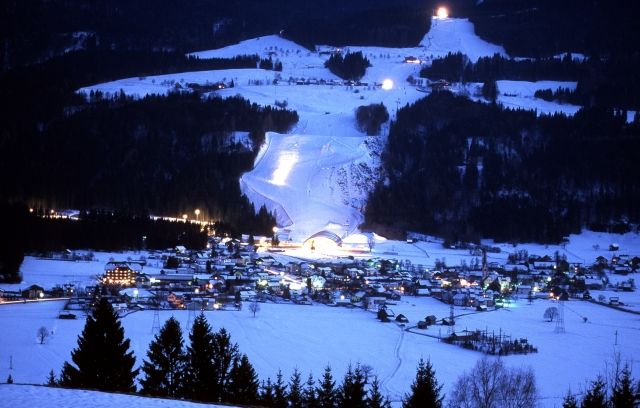 ... a i v noci mají hory své neodolatelné kouzlo. | Foto: www.nassfeld.cz