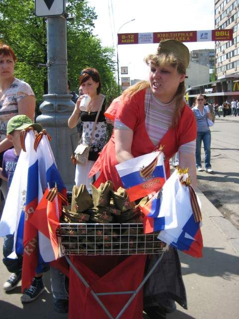 Prodavačka vlajek a lodiček. | Foto: Jiří Just