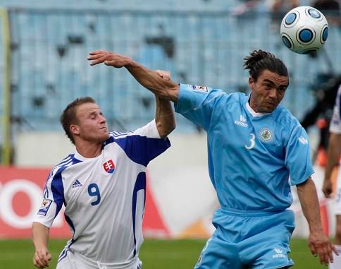 Miroslav Stoch z Chelsea v souboji Slovenska proti San Marinu | Foto: Reuters