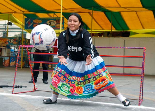 I když to vypadá, že argentinská brankářka má vše pod kontrolou, opak byl pravdou. | Foto: Reuters