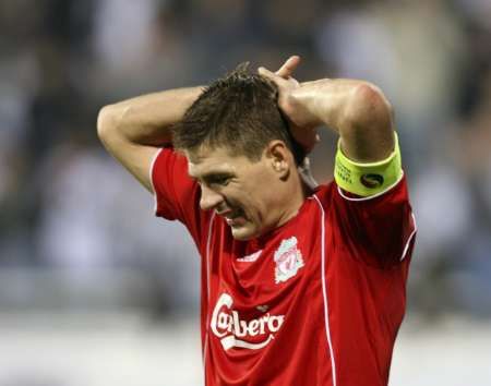 Tuší už Steven Gerrard, jak Liverpool dopadne? | Foto: Reuters