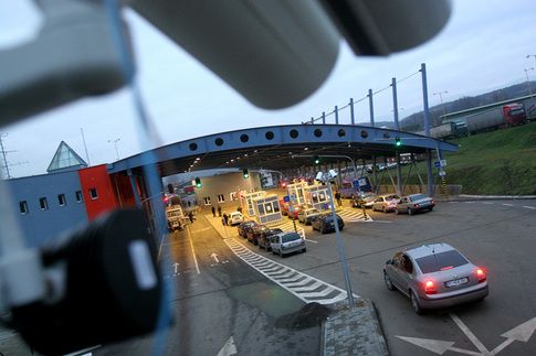 The building of the Vyšné Německé checkpoint was completely reconstructed in this year's spring. There are five checkpoints between Slovakia and Ukraine two for trains, two for cars, and one for pedestrians. | Foto: Ondřej Besperát