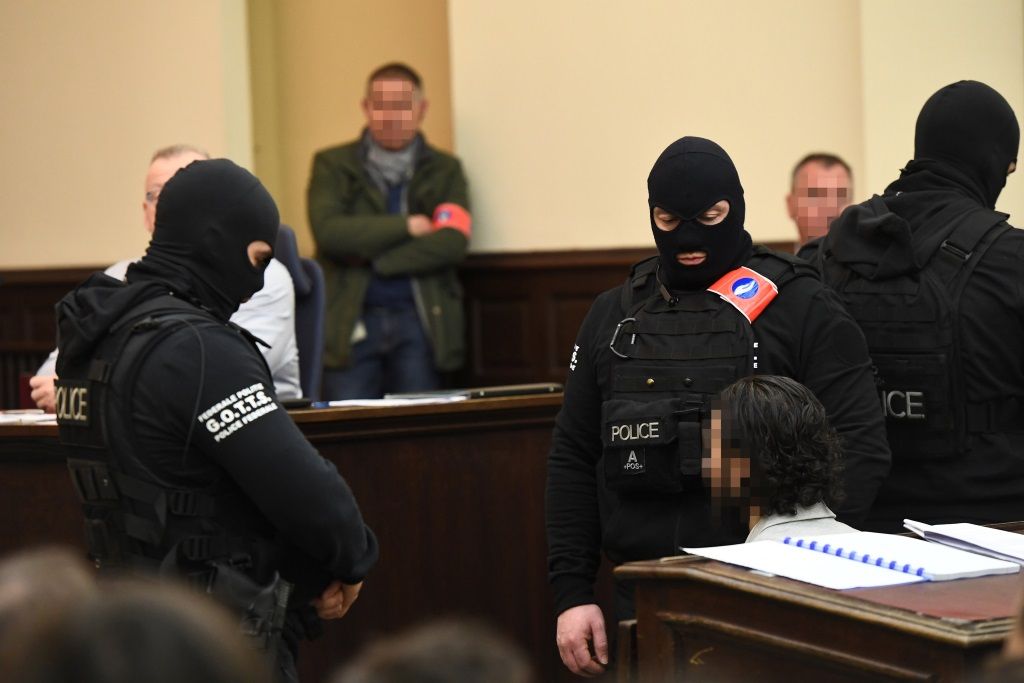 Un tribunal français a condamné le cerveau des attentats de Paris, Abdeslam, à la prison à vie