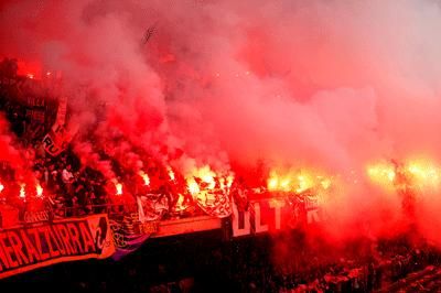 Italská vláda zakázala přístup diváků na většinu fotbalových stadionů. Dokud budou umírat policisté, žádné sportovní divadlo nebude, řekli si v zemi kopané zaslíbené. | Foto: Aktuálně.cz