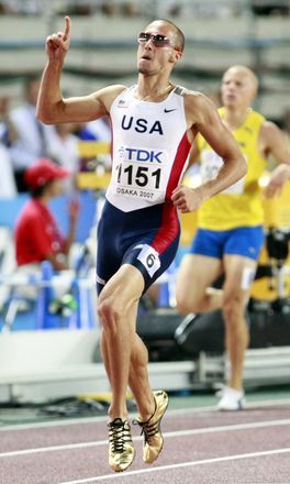 Jeremy Wariner dnes vyhrál běh na 400 metrů na světovém šampionátu v Ósace. Bude mu jednou konkurovat běžec na protézách? | Foto: ČTK/AP