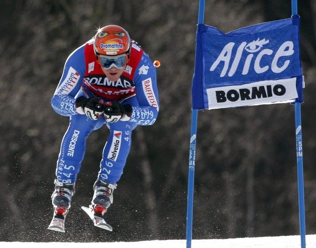 Bormio - Švýcar Didier Cuche ještě mohl pomýslet na vítězství v Super G. | Foto: Reuters