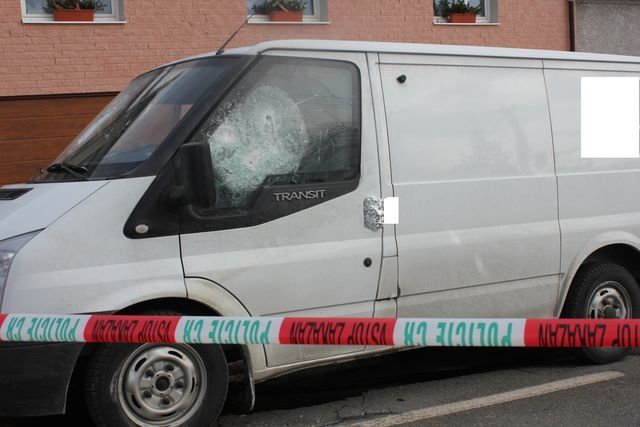 Pžepadení dodávky s penězi v Přemyslovicích na Prostějovsku. | Foto: Policie Olomouc