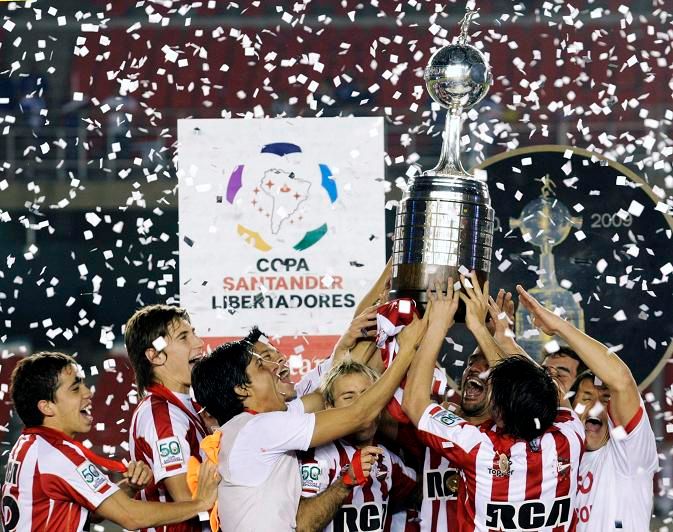 Fotbalisté Estudiantes se radují | Foto: Reuters