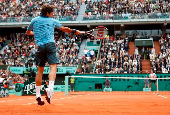 Roger Federer se raduje z premiérového titulu v Roland Garros. | Foto: Václav Rojík