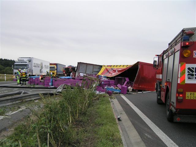 Smrtelná nehoda na dálnici D5 | Foto: HZS Plzeňského kraje