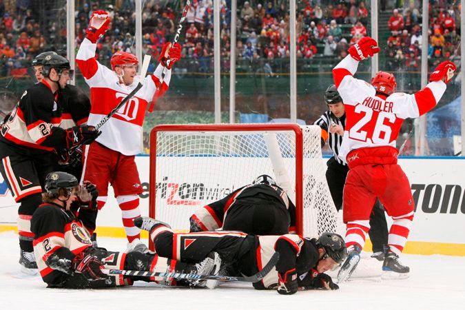 Jiří Hudler právě skóroval na NHL Winter Classic. | Foto: Václav Rojík