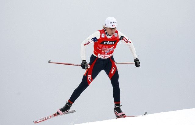 Kateřina Neumannová na trati volné desítky na mistrovství světa v Japonsku. | Foto: Reuters