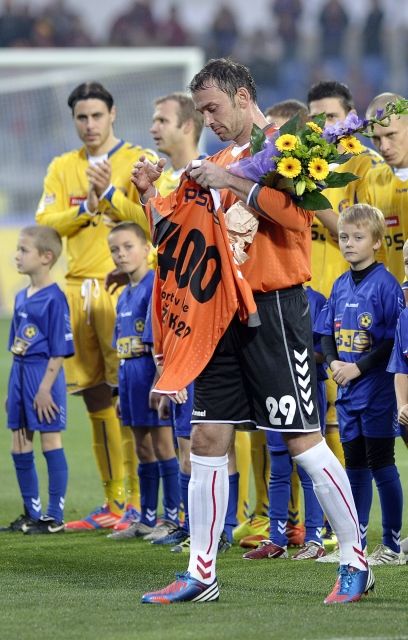 Gólman Jaromír Blažek v dresem číslo 400 | Foto: ČTK