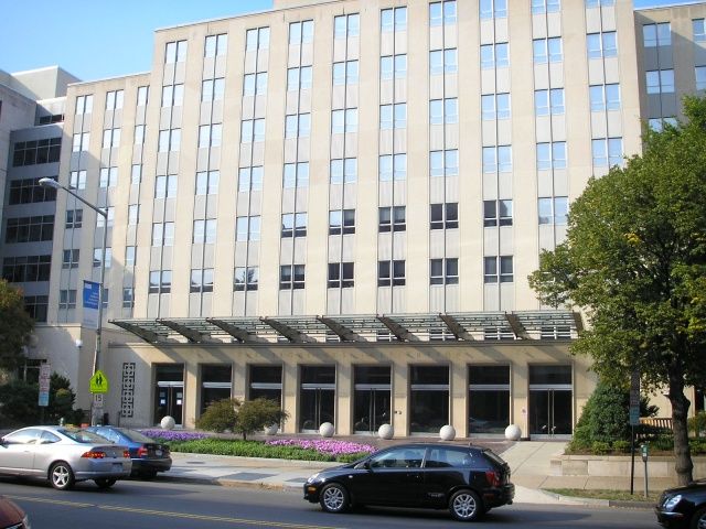 Politici bývají strozí, stejně jako instituce, které je vychovávají. Budova Brookings Institution na Massachusetts Avenue | Foto: Gryffindor