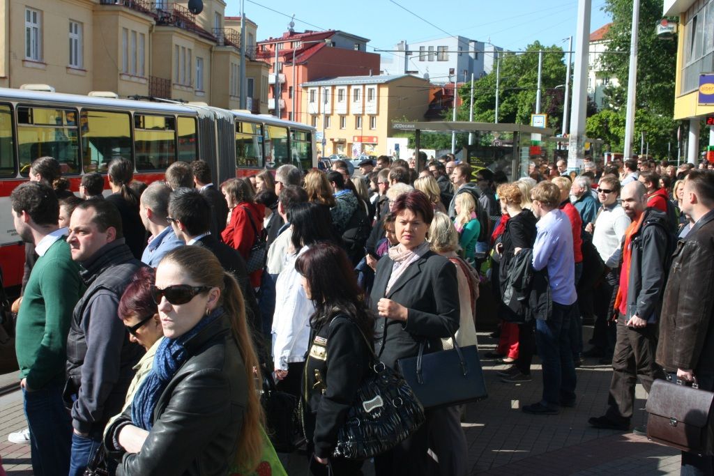 Foto: Jak nahradit metro? Pražané se vracejí do práce - Aktuálně.cz