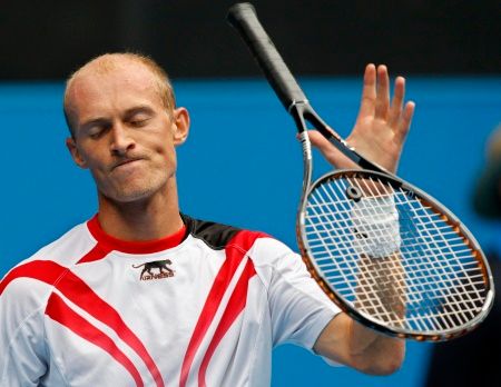 Nikolaj Davyděnko na Australian Open skončil, v osmifinále ho porazil krajan Južnyj. | Foto: Reuters