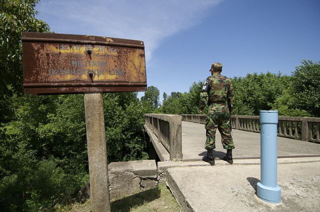 Voják v demilitarizovaném pásmu na Korejském poloostrově | Foto: Aktuálně.cz