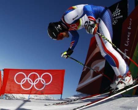 Antoine Deneriaz na startu olympijského sjezdu. | Foto: Reuters