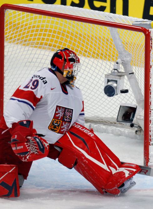 Za jeho trefou se Tomáš Vokoun jen smutně ohlédl. | Foto: Reuters