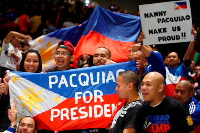 Pacquiao prý plánuje po skončení kariéry dráhu politika. Fanoušci se tomu enbrání. | Foto: Reuters