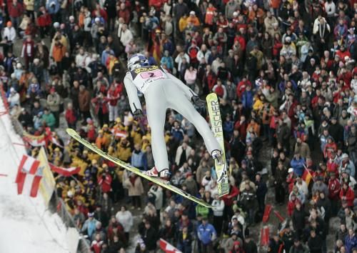 Vítěz prvního závodu, mladý Švýcar Gregor Schlierenzauer. | Foto: čtk/AP