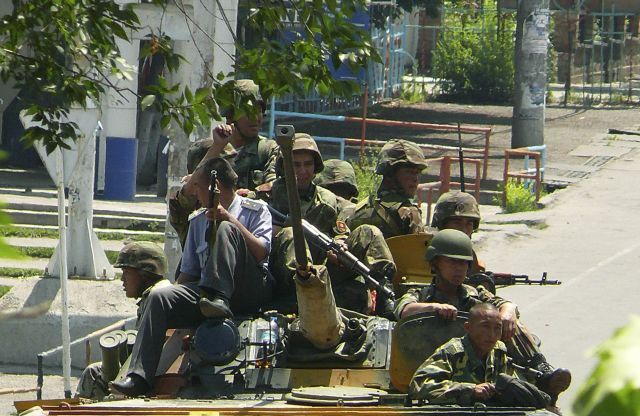 Nepokoje v Kyrgyzstánu | Foto: Reuters