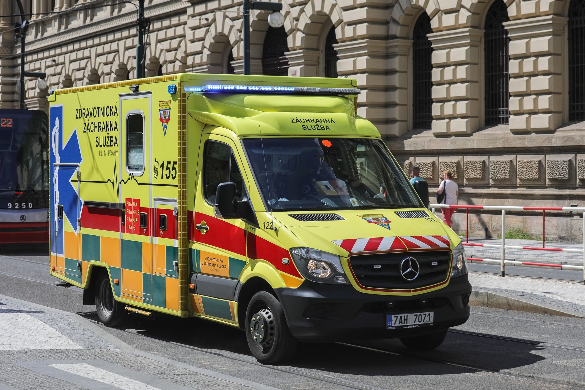 Paramedics in Slušovice deal with crowd psychosis, they have to sort patients