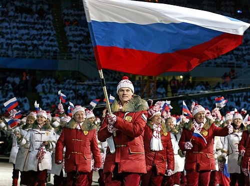 Ruská výprava, vlajkonošem byl Dmitrij Dofofejev. | Foto: Reuters