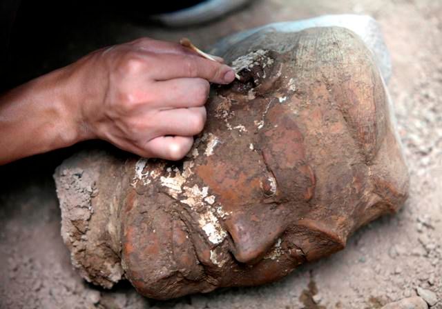 Zbraně jednotlivých vojáků byly reálné. Tehdejší autoři je však ošetřili chromovou solí, aby je uchránili před rzí. | Foto: Reuters