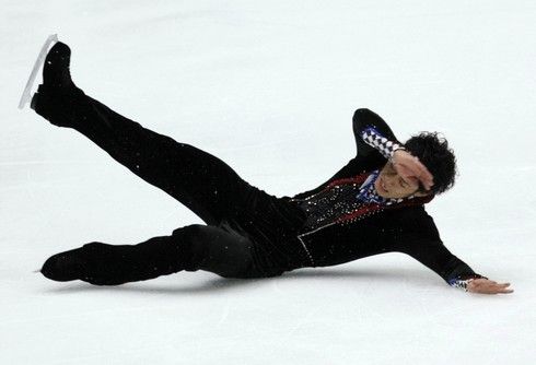 Pád Daisuke Takahashiho | Foto: Sport